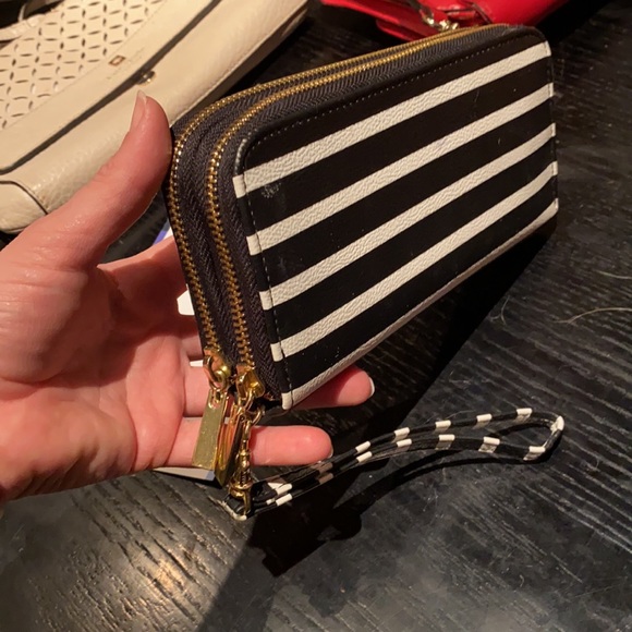 Black & White stripped wallet / wristlet - Picture 3 of 8